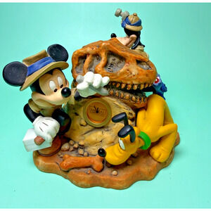 Disney Animal Kingdom Big Dig in the Boneyard Desk Clock Figurine Dinosaur Skull